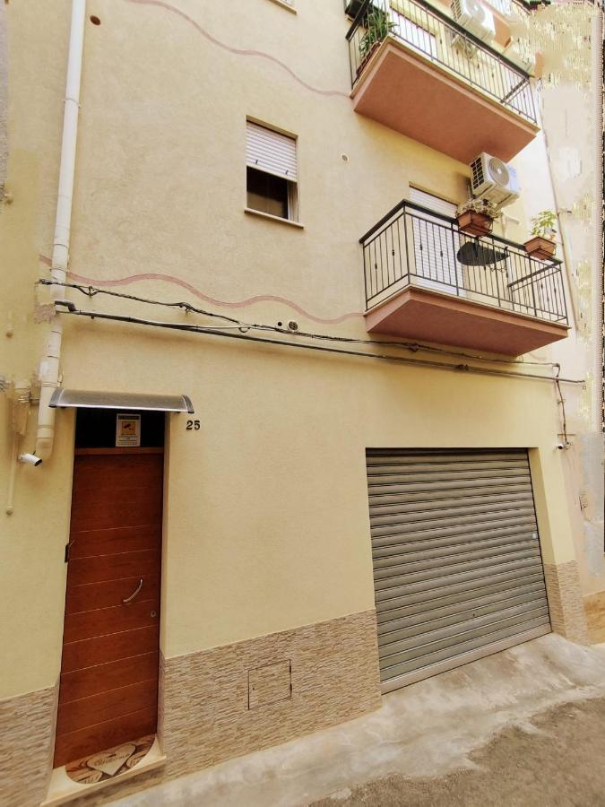 Il Girasole Del Centro Storico Βίλα Alcamo Εξωτερικό φωτογραφία